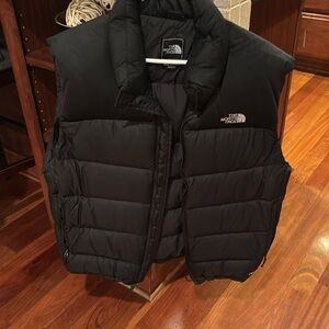 Men’s black north face puffer vest size L